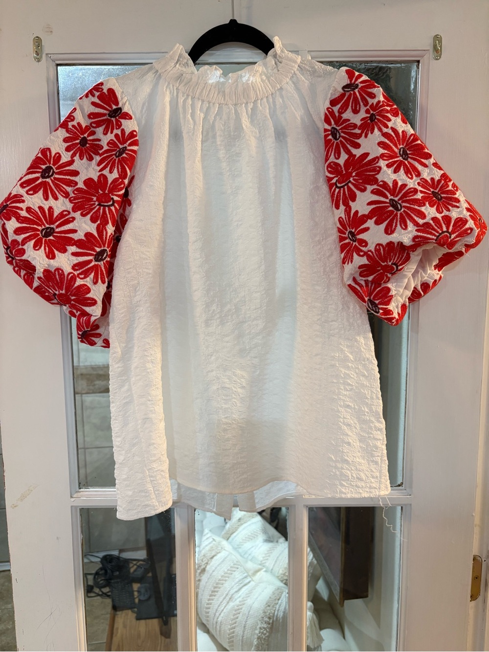 THML White Blouse with Red Floral Puff Sleeves - Picture 4 of 7